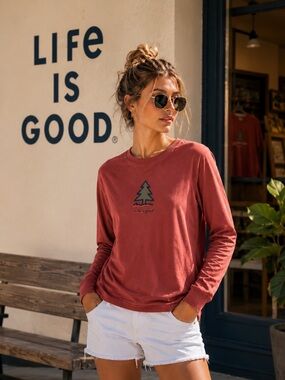 Life Is Good Women’s Coral Crusher Tee Long Sleeve Pine Tree Graphic Top L